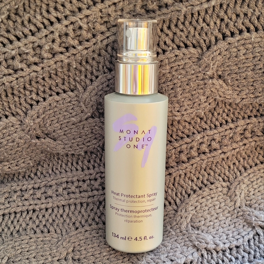 Monat Protectant Spray
